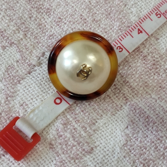 Chanel Vintage Faux Pearl & Resin Clip on Earrings - Picture 6 of 11